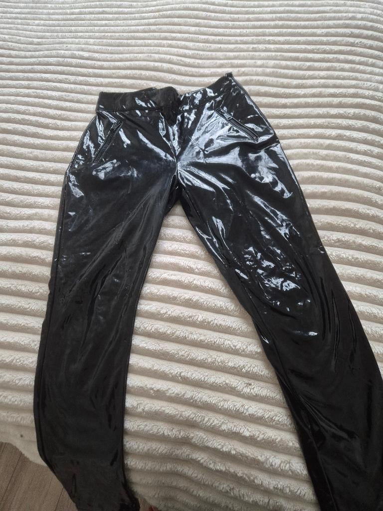 Lakbroek zwart Nikkie, Kleding | Dames, Maat 38/40 (M), Verzenden, Zwart, Zo goed als nieuw