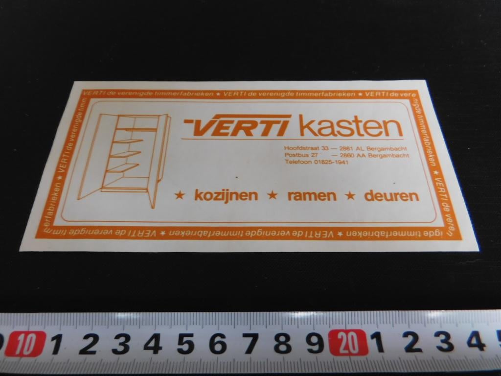 sticker Bergambacht VERTI Kasten kozijnen ramen deuren, Ophalen, Zo goed als nieuw