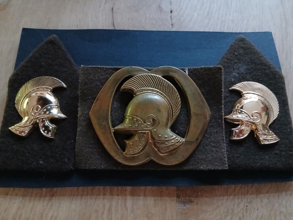 Kraagspiegels en baretembleem  : Genie, Verzamelen, Ophalen of Verzenden, Landmacht, Nederland, Embleem of Badge