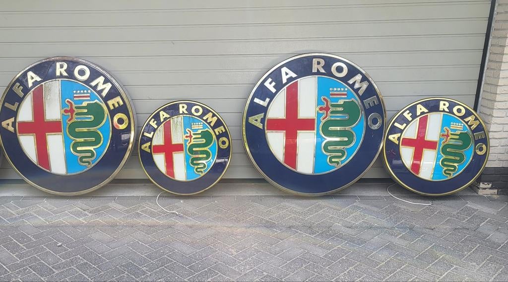 Diverse Alfa Romeo lichtbakken, lichtreclame te koop., Verzamelen, Lichtbak of (neon) lamp, Onbekend, Ophalen of Verzenden, Zo goed als nieuw
