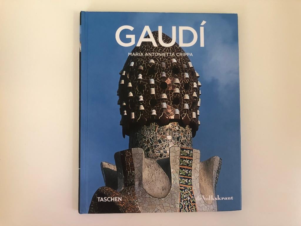 B459 Gaudi Maria Antoniettta Crippa Taschen Volkskrant, Boeken, Ophalen of Verzenden, Zo goed als nieuw, Architecten