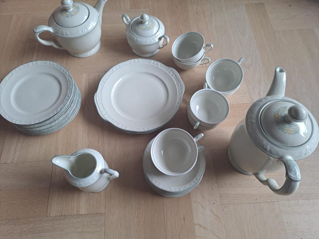 9 persoons thee/koffieservies, Ophalen of Verzenden, Zo goed als nieuw, Overige stijlen, Porselein