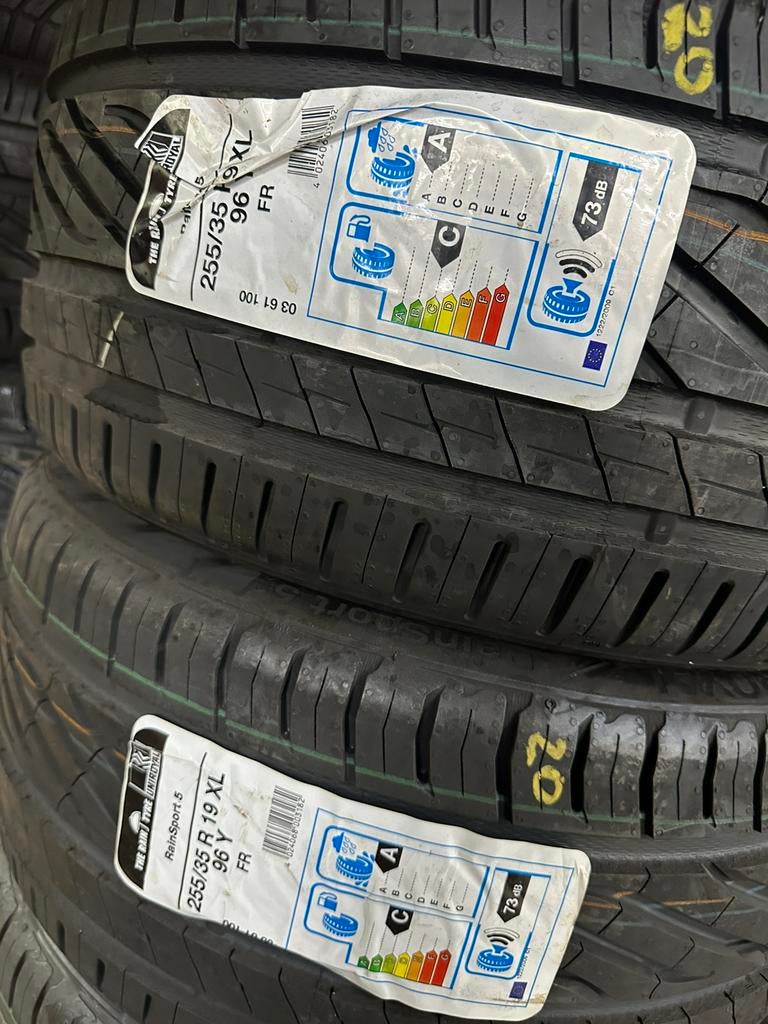 255-35-19 / 225-40-19 /205-55-16 / 225-45-17, 19 inch, Nieuw, Ophalen of Verzenden, Band(en)