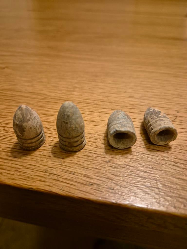 Vier antieke kogels, Ophalen of Verzenden