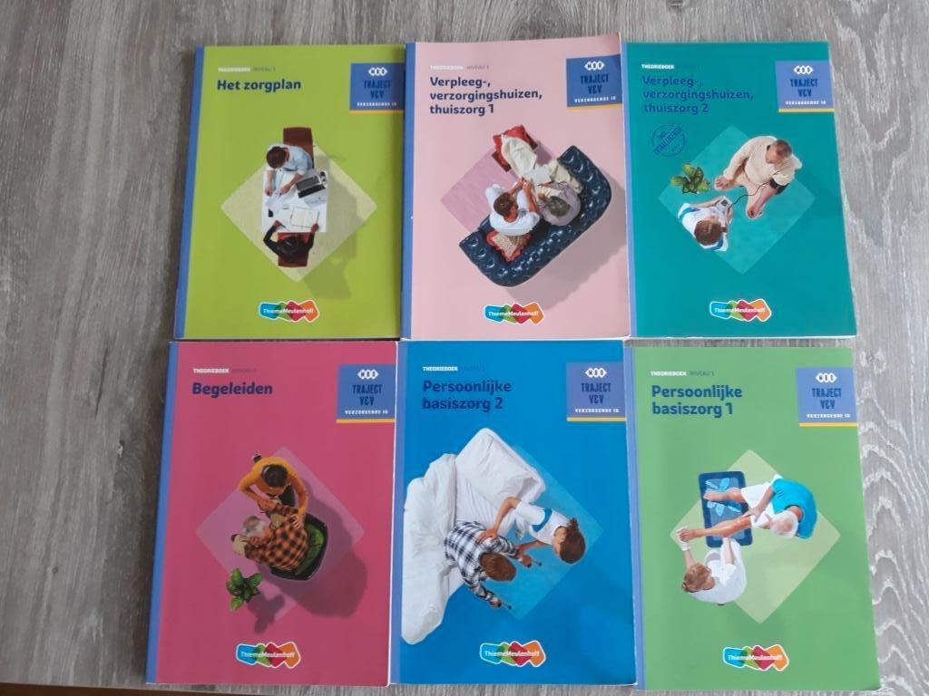 6 x verzorgende ig boeken, Boeken, Ophalen, Nieuw, Overige niveaus, ThiemeMeulenhoff