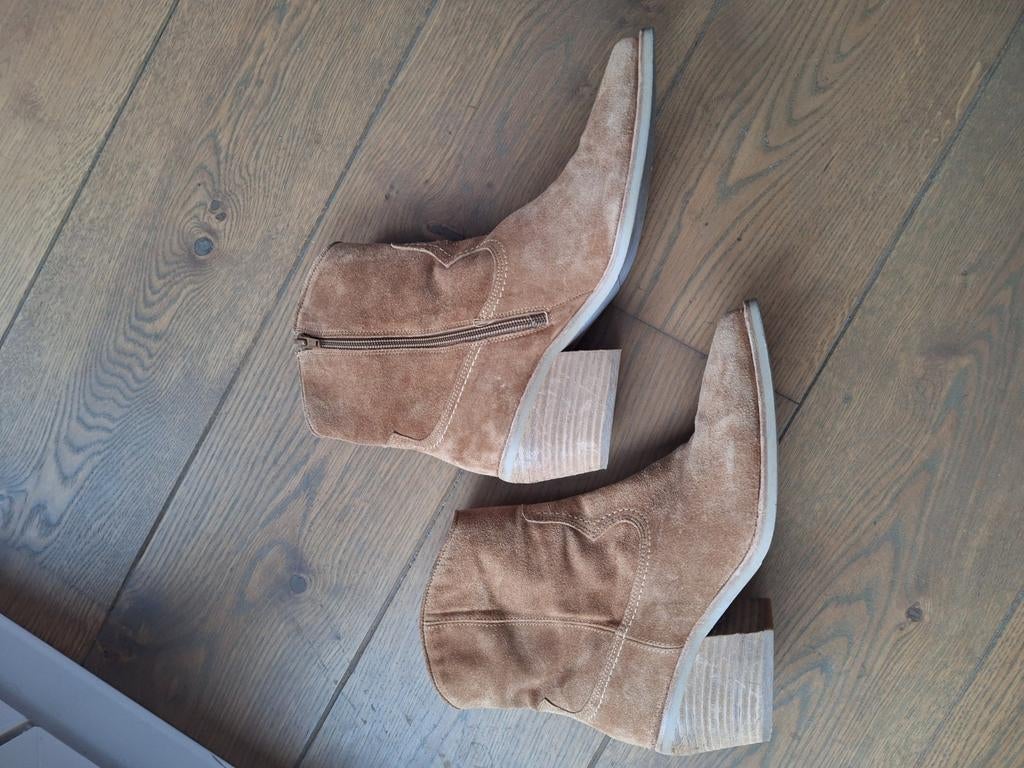Suede laarsjes Via Vai maat 41 leer beige cowboyboot ViaVai, Kleding | Dames, Schoenen, Via Vai, Beige, Lage of Enkellaarzen, Ophalen of Verzenden