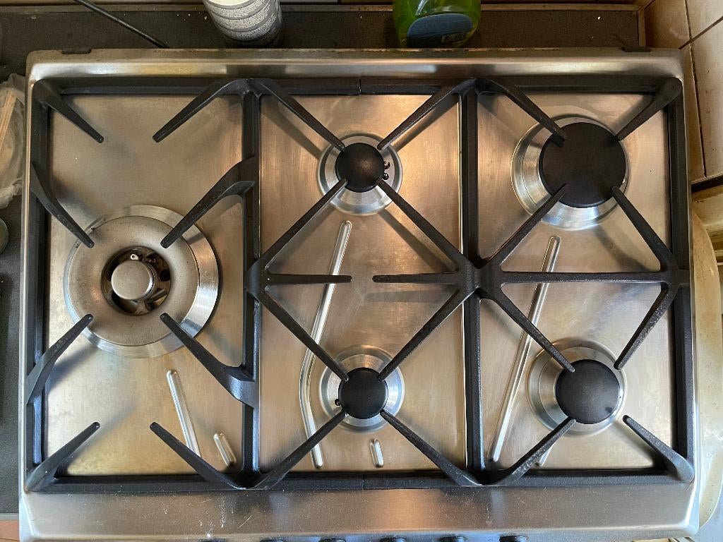 5-pits gasfornuis van merk Smeg, Witgoed en Apparatuur, Fornuizen, Ophalen, Gebruikt, Minder dan 85 cm, 60 cm of meer