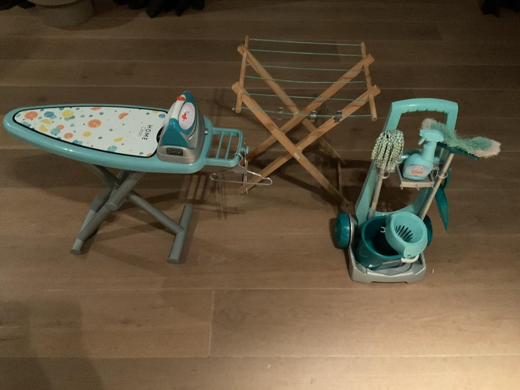 Smoby strijkijzer, strijkplank, wasrek en poetskarretje, Ophalen, Zo goed als nieuw, Jongen of Meisje
