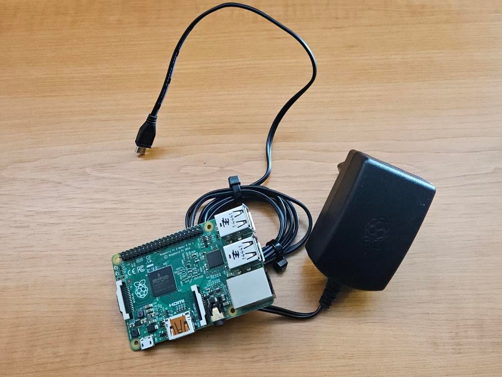 Raspberry Pi 2 B met Originele adapter, Ophalen, Zo goed als nieuw