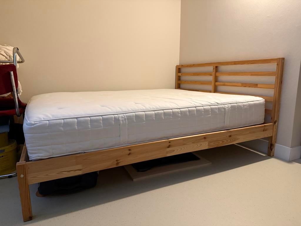 IKEA Tarva bedframe 160x200 met Hyllestad matras, Ophalen, Gebruikt, Bruin, Tweepersoons