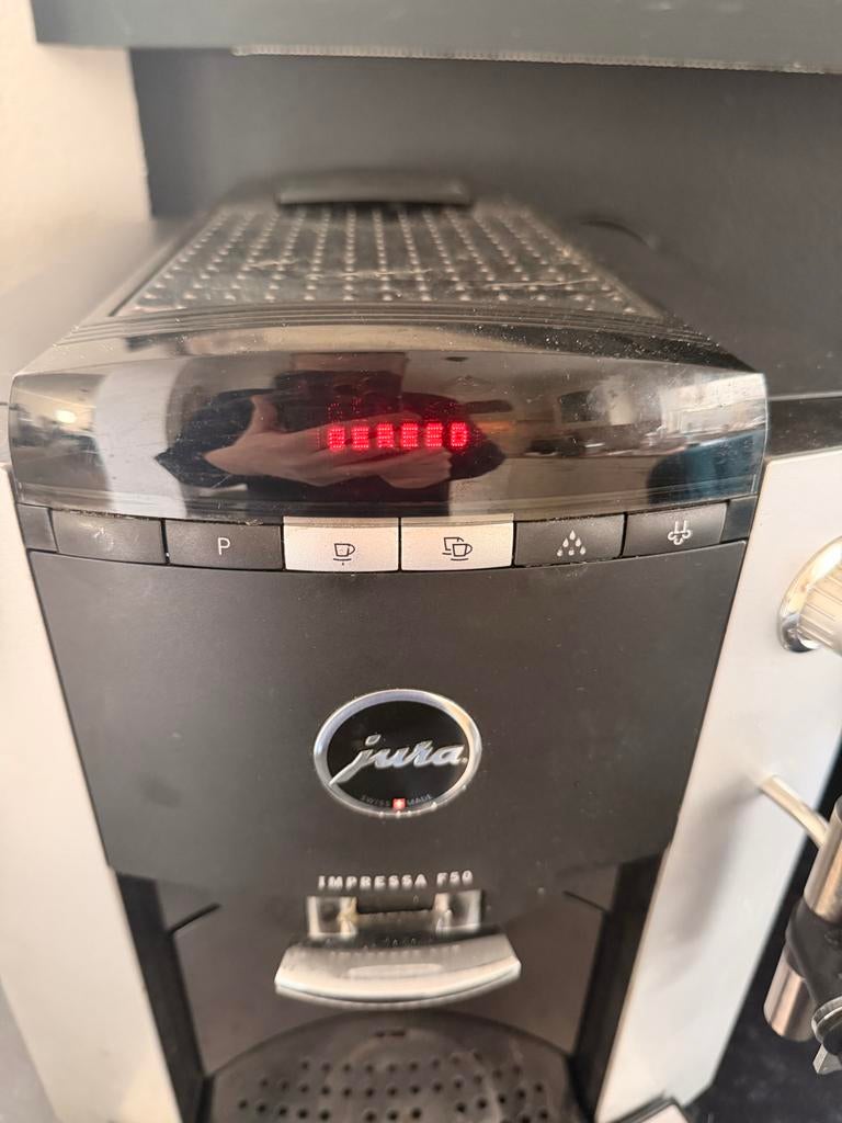 Jura Impressa F50 - Net onderhoud gehad, bon aanwezig, Witgoed en Apparatuur, Koffiezetapparaten, Ophalen, Afneembaar waterreservoir