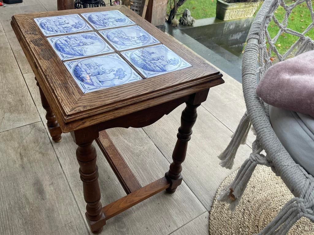 Houten bijzettafeltje met delfsblauw tegeltjes, Antiek en Kunst, Antiek | Meubels | Tafels, Ophalen