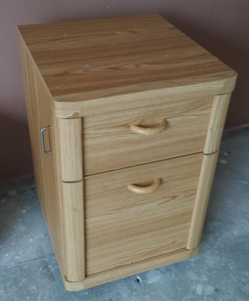 nachtkastje / rijdend kastje, Huis en Inrichting, Slaapkamer | Nachtkastjes, Ophalen, Zo goed als nieuw, Minder dan 45 cm, 55 tot 70 cm