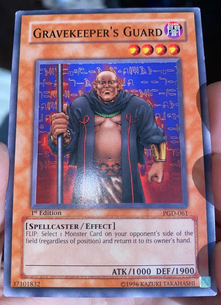 Yu-Gi-Oh! Gravekeeper’s Guard PGD 1st Edition Old US Print !, Ophalen of Verzenden, Zo goed als nieuw, Losse kaart