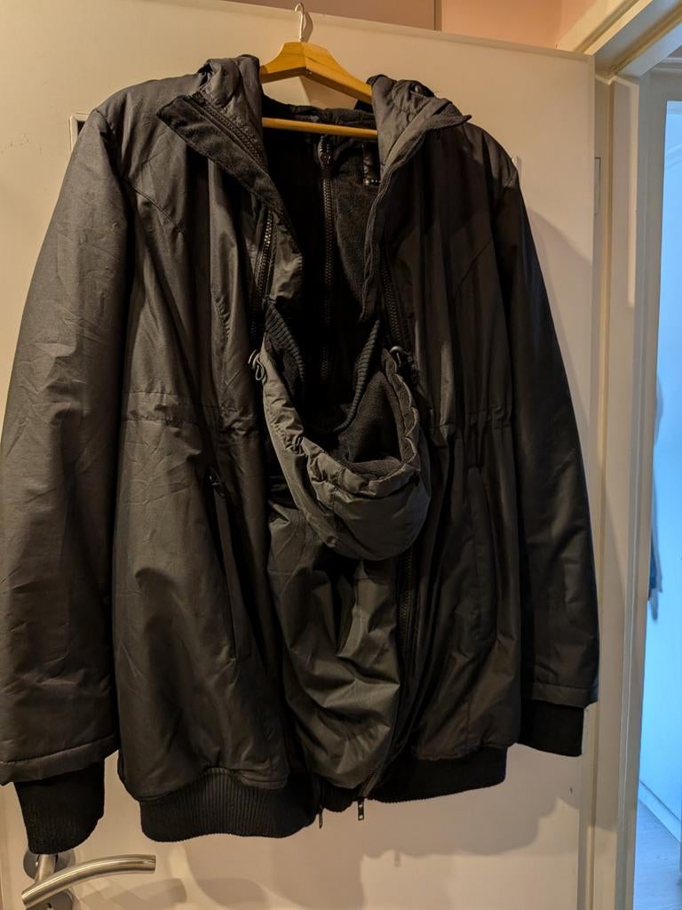 Zwarte draagjas maat 44 - buik- en rugdragen, Ophalen of Verzenden, Gedragen, Maat 42/44 (L), Zwart