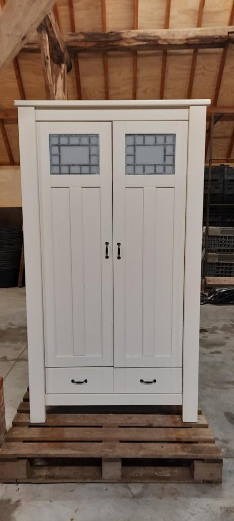 Mooie kledingkast, Kinderen en Baby's, Kinderkamer | Commodes en Kasten, 50 tot 70 cm, 105 cm of meer, Ophalen of Verzenden, 100 cm of meer