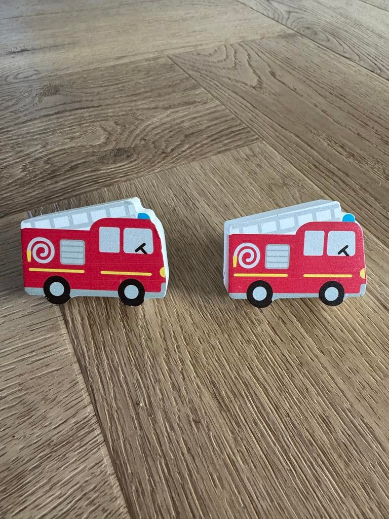 Sass en Belle kastknopjes brandweer auto (2 stuks), Ophalen of Verzenden, Zo goed als nieuw, Overige typen