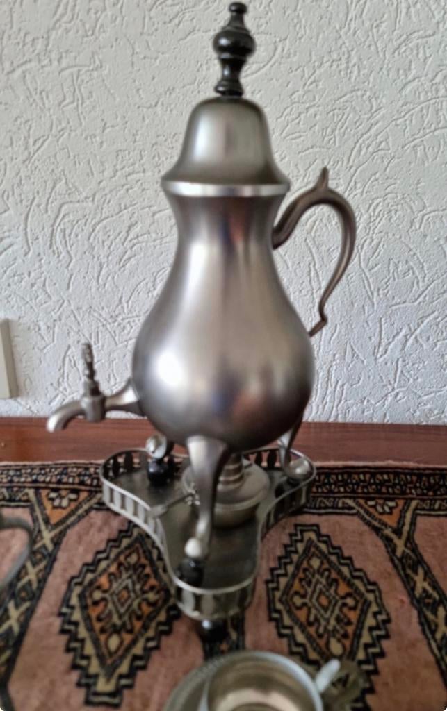 Antieke tinnen kraantjes kan , kop en schotel, eikeltjes kan, Ophalen