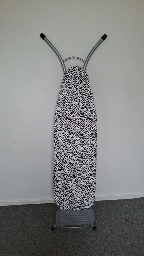 Strijkplank met luipaardprint hoes, Ophalen