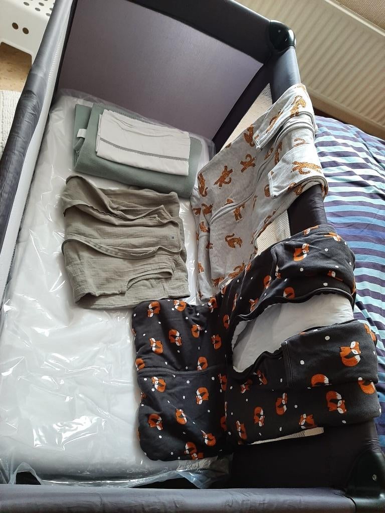 Campingbed met toebehoren, Ophalen, Zo goed als nieuw, Reisbedje