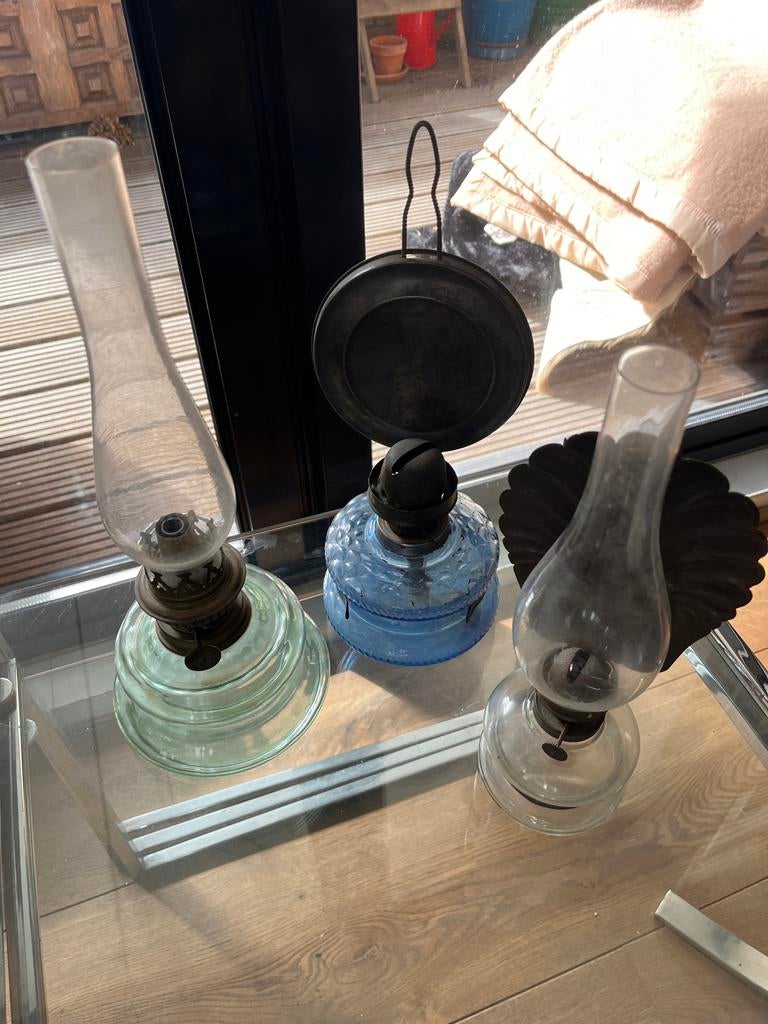 Oude olielampen, 2 hanglampen, 1 tafellamp, Antiek en Kunst, Antiek | Lampen, Ophalen