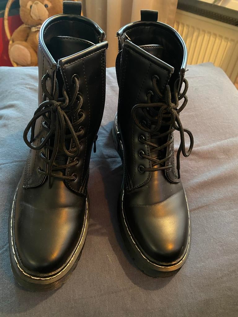 Zwarte boots, Zwart, Lage of Enkellaarzen, Ophalen of Verzenden, Zo goed als nieuw