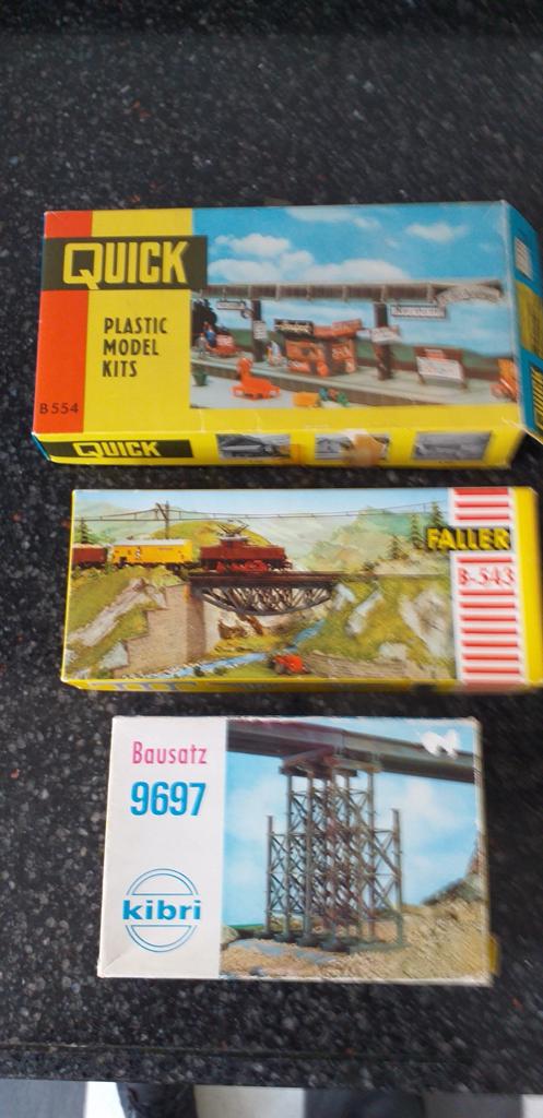 Drie ongebouwde bouwpakketten van KIBRI, Faller en Quick, Overige merken, Gelijkstroom of Wisselstroom, Brug, Tunnel of Gebouw
