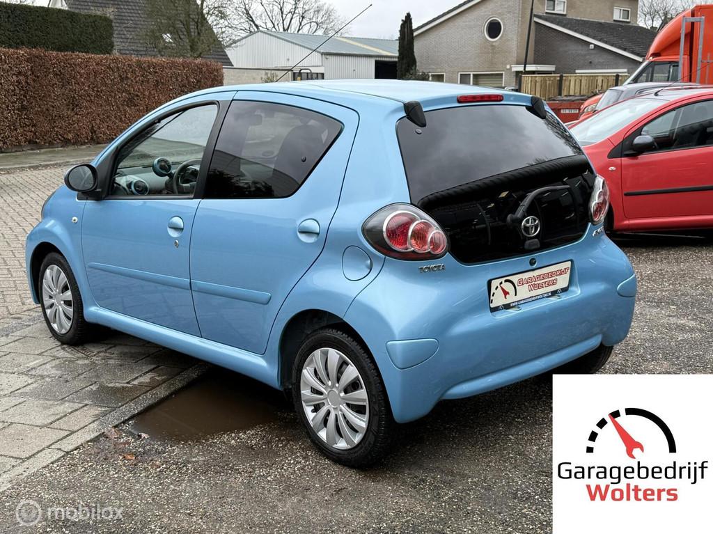 Toyota Aygo 1.0 VVT-i Dynamic UNIEKE KLEUR Bluetooth NW APK, Voorwielaandrijving, Stof, Gebruikt, Zwart