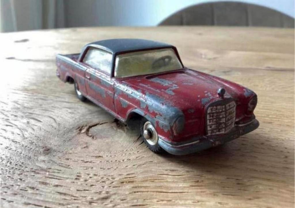 Mercedes-Benz 220 SE Coupé – Corgi Toys nr. 230, Hobby en Vrije tijd, Modelauto's | 1:43, Ophalen of Verzenden, Gebruikt, Auto