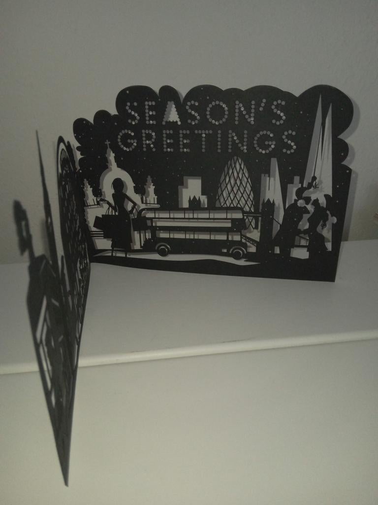 1 Zwarte Kerstkaart uitgeknipt Engels, Ophalen of Verzenden, Nieuw