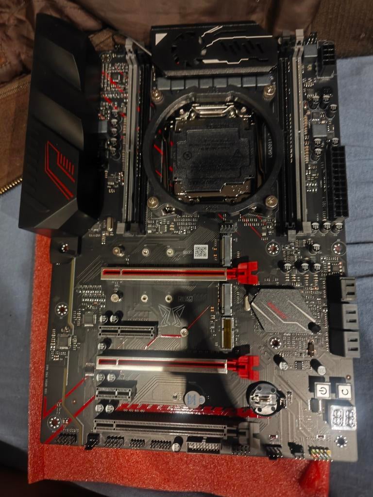 X99 MR9A Pro met E5-2666v3 en 8gB RAM lga 2011-3, Computers en Software, Moederborden, DDR4, Ophalen of Verzenden, Zo goed als nieuw