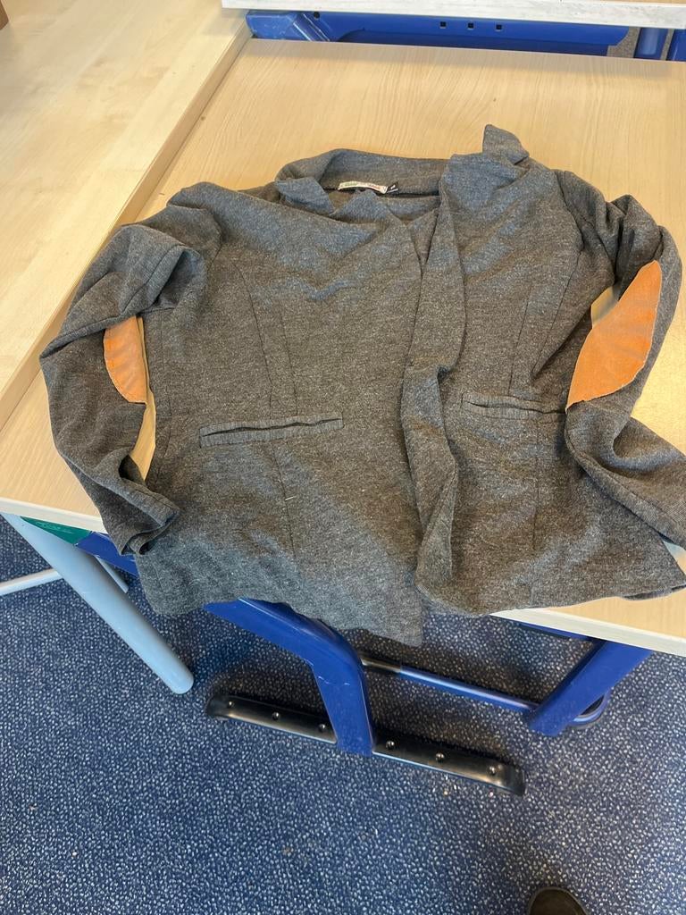 Grijs jasje met elleboogstukken - Maat S, Kleding | Dames, Jasjes, Kostuums en Pakken, Ophalen, Zo goed als nieuw, Jasje, Maat 36 (S)