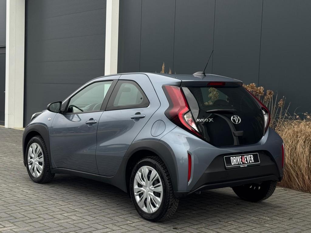 Toyota Aygo X 1.0 VVT-i S-CVT Prem AUTOMAAT NAVI CAMERA LED, Automaat, Adaptive Cruise Control, Gebruikt, Leder en Stof