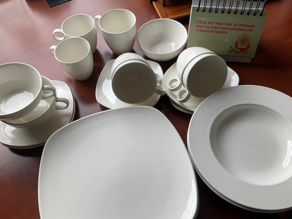 NEW LINNEN servies, Huis en Inrichting, Keuken | Servies, Gebruikt, Ophalen of Verzenden, Effen, Porselein