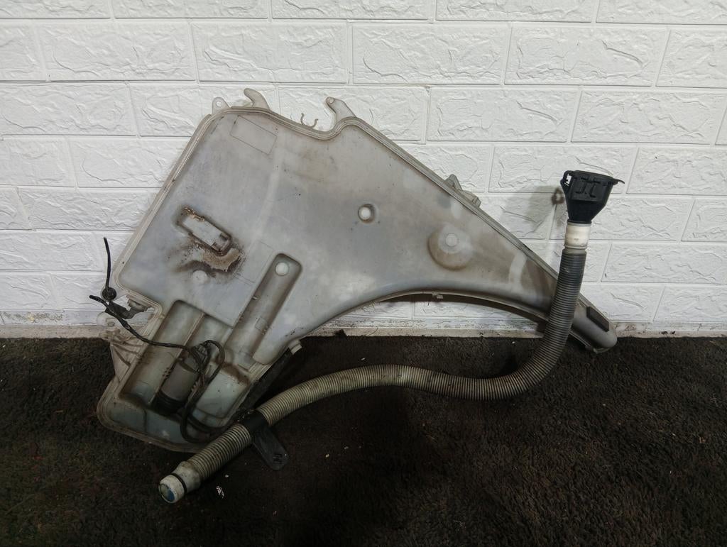 BMW Ruitensproeier reservoir met pomp E82 E87 E88 E90 E91, Auto-onderdelen, Carrosserie en Plaatwerk, BMW, Voor, Ophalen
