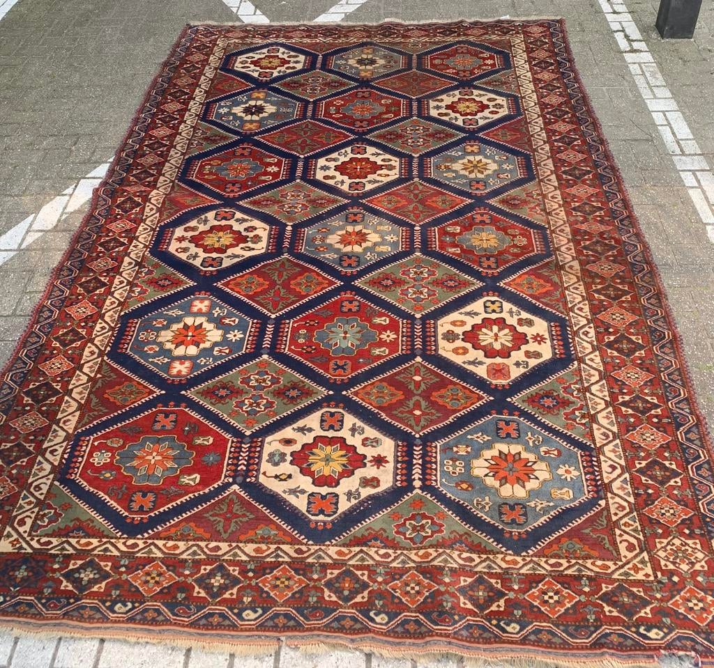Antique Bakhtiari Handwoven Tribal Rug., Ophalen