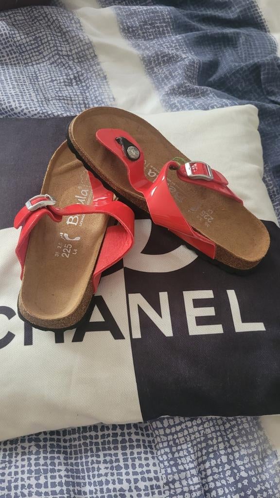 Mooi slipers nog nieuwe kwaliteit, Kleding | Dames, Schoenen, Ophalen of Verzenden, Nieuw, Rood