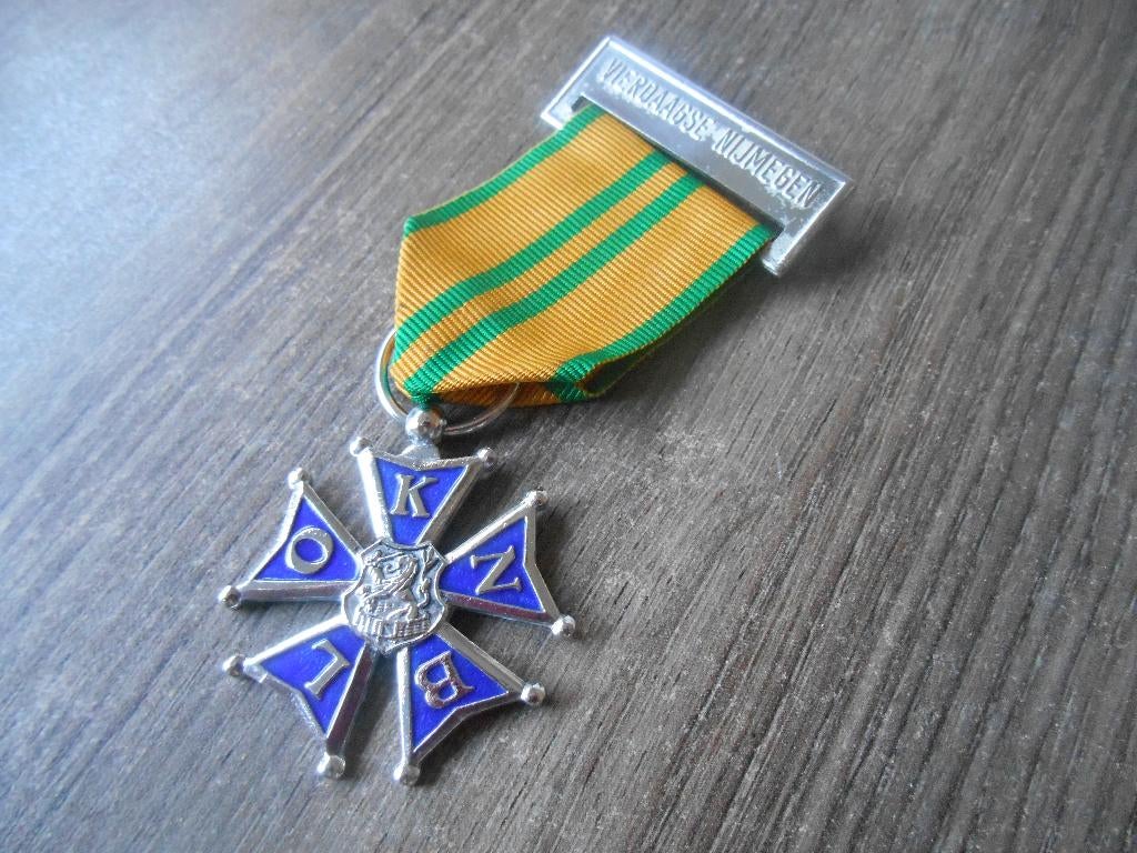 Vierdaagse medaille 5de keer, Ophalen of Verzenden, Landmacht, Nederland, Lintje, Medaille of Wings