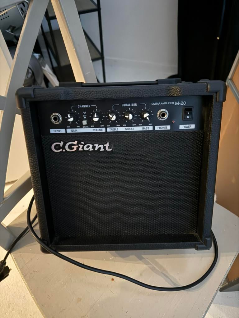 C.giant M-20 gitaar versterker, Muziek en Instrumenten, Ophalen of Verzenden, Zo goed als nieuw, Minder dan 50 watt