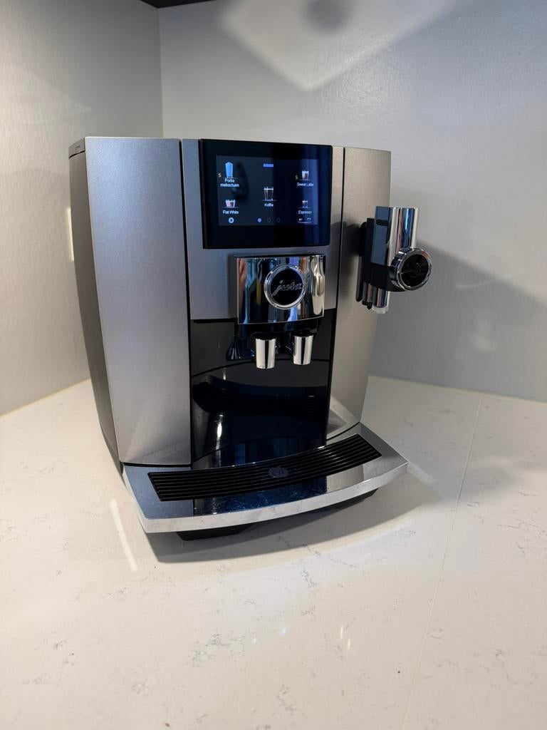 Zeer nette Jura J8 EA (2023) – Coffee Eye, WiFi Connect, Witgoed en Apparatuur, Koffiezetapparaten, 10 kopjes of meer, Ophalen of Verzenden