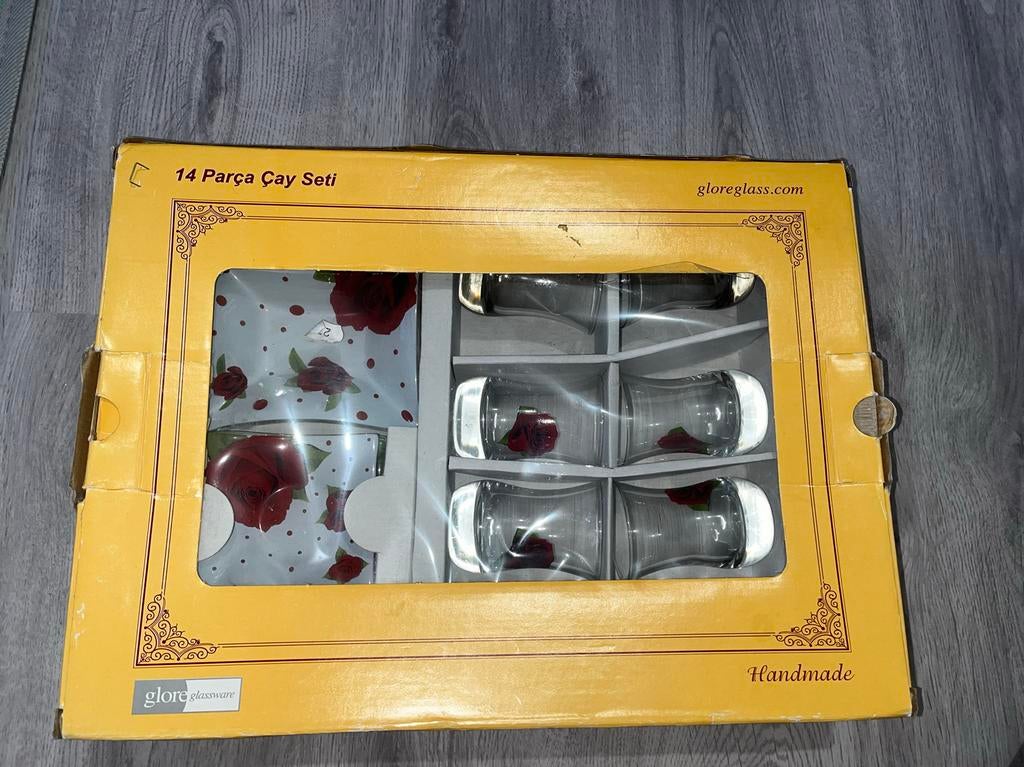 Turkse thee glazen nieuw in doos met bordjes 6 stuks, Huis en Inrichting, Keuken | Servies, Ophalen, Glas of Glazen, Nieuw, Glas