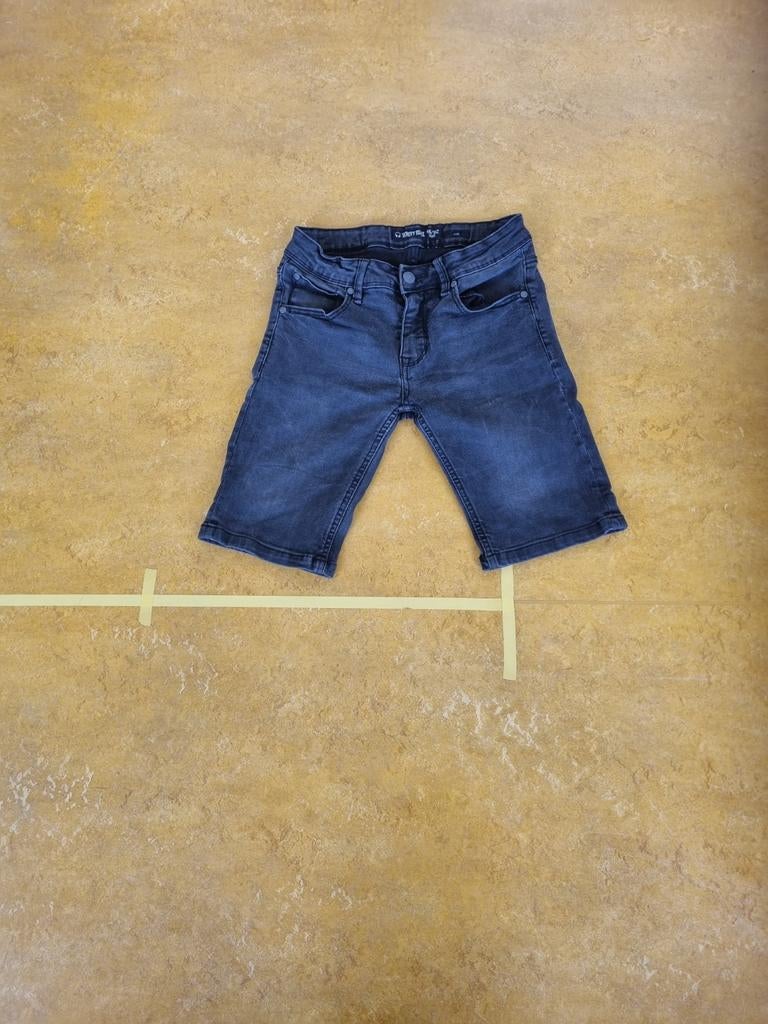 Donkerblauwe spijkerbroek korte broek, Ophalen