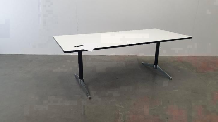 Eames Vitra Herman Miller design tafel, Huis en Inrichting, Bureaus, Gebruikt, Ophalen