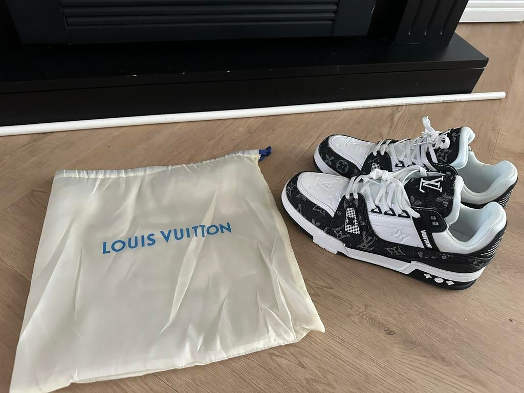 Heren Louis Vuitton schoenen maat 44 nieuw! €120!, Zwart, Nieuw, Ophalen of Verzenden, Sneakers of Gympen
