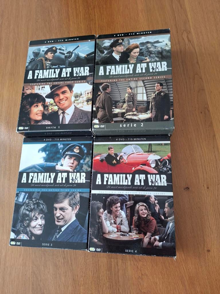 A family at war (familie Ashton), Vanaf 12 jaar, Ophalen of Verzenden, Zo goed als nieuw