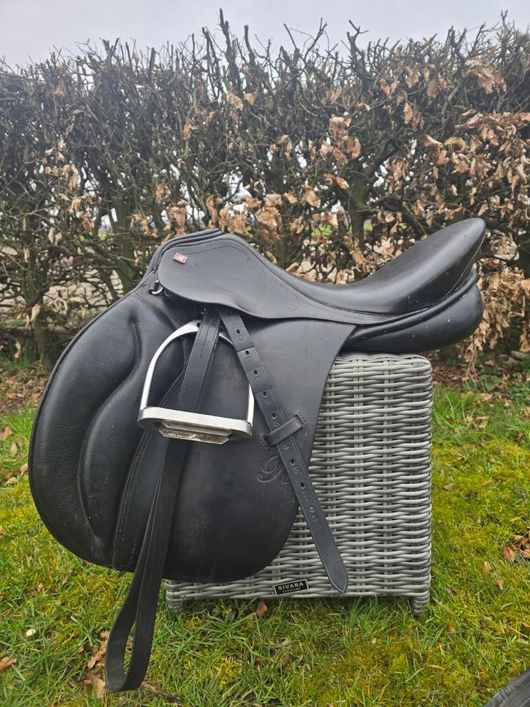 Goedkope Complete Zadels 17W en 18M, Dieren en Toebehoren, Paarden en Pony's | Zadels, Ophalen, Gebruikt, Springen