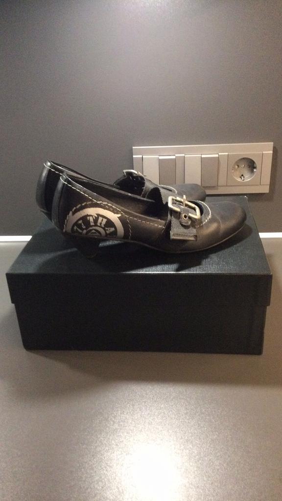 SPM pump maat 37, Kleding | Dames, Schoenen, Ophalen of Verzenden, Zo goed als nieuw, Zwart