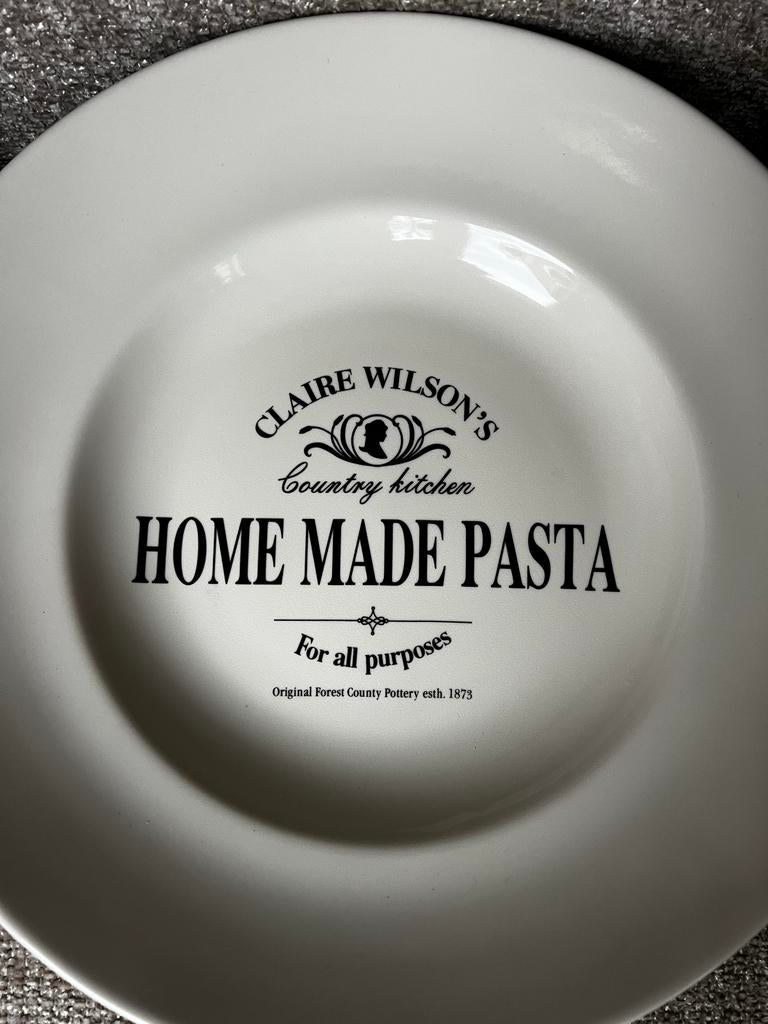 Set van 4 pastaborden 'Home Made Pasta’ /Claire Wilson’s, Huis en Inrichting, Keuken | Servies, Zo goed als nieuw, Bord(en), Overige stijlen