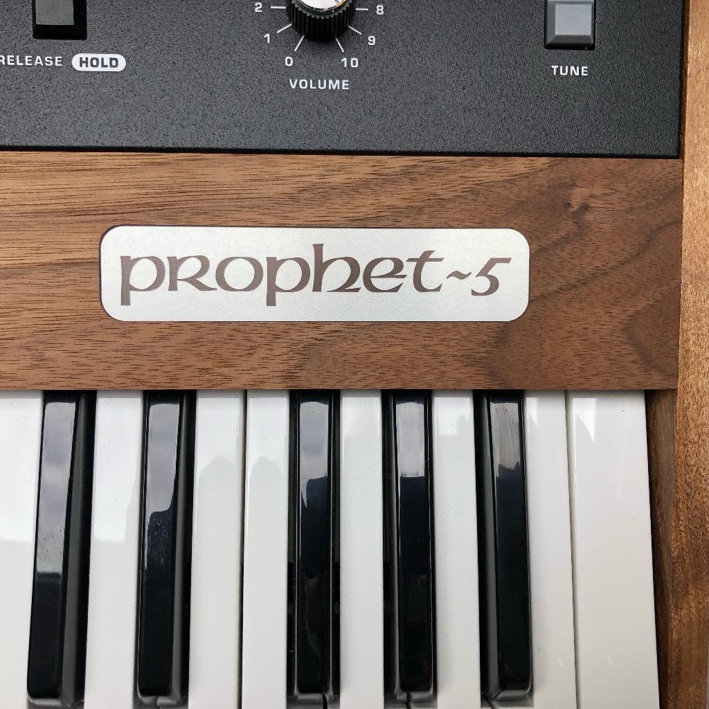 Sequential Circuits Prophet 5 rev4 - 100% nieuwstaat in doos, Muziek en Instrumenten, Synthesizers, Ophalen of Verzenden, Zo goed als nieuw