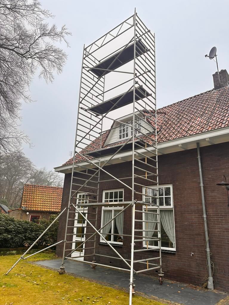 Aluminium rolsteiger van Layher, Doe-het-zelf en Verbouw, Steigers, Ophalen of Verzenden, Gebruikt, Rolsteiger of Kamersteiger